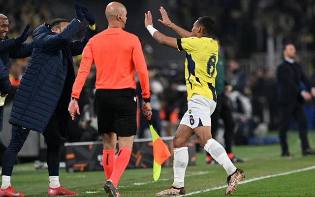 爱游戏app-荷甲今晨再迎强敌,费耶诺德完成体检,主帅态度:球迷炸锅,赛程密集仍需轮换的简单介绍-爱游戏app