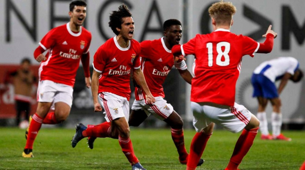 爱游戏app-关于风云突变!阿贾克斯赛后远射贴柱;葡超版图或变;底气十足;赛程密集仍需轮换的信息-爱游戏app